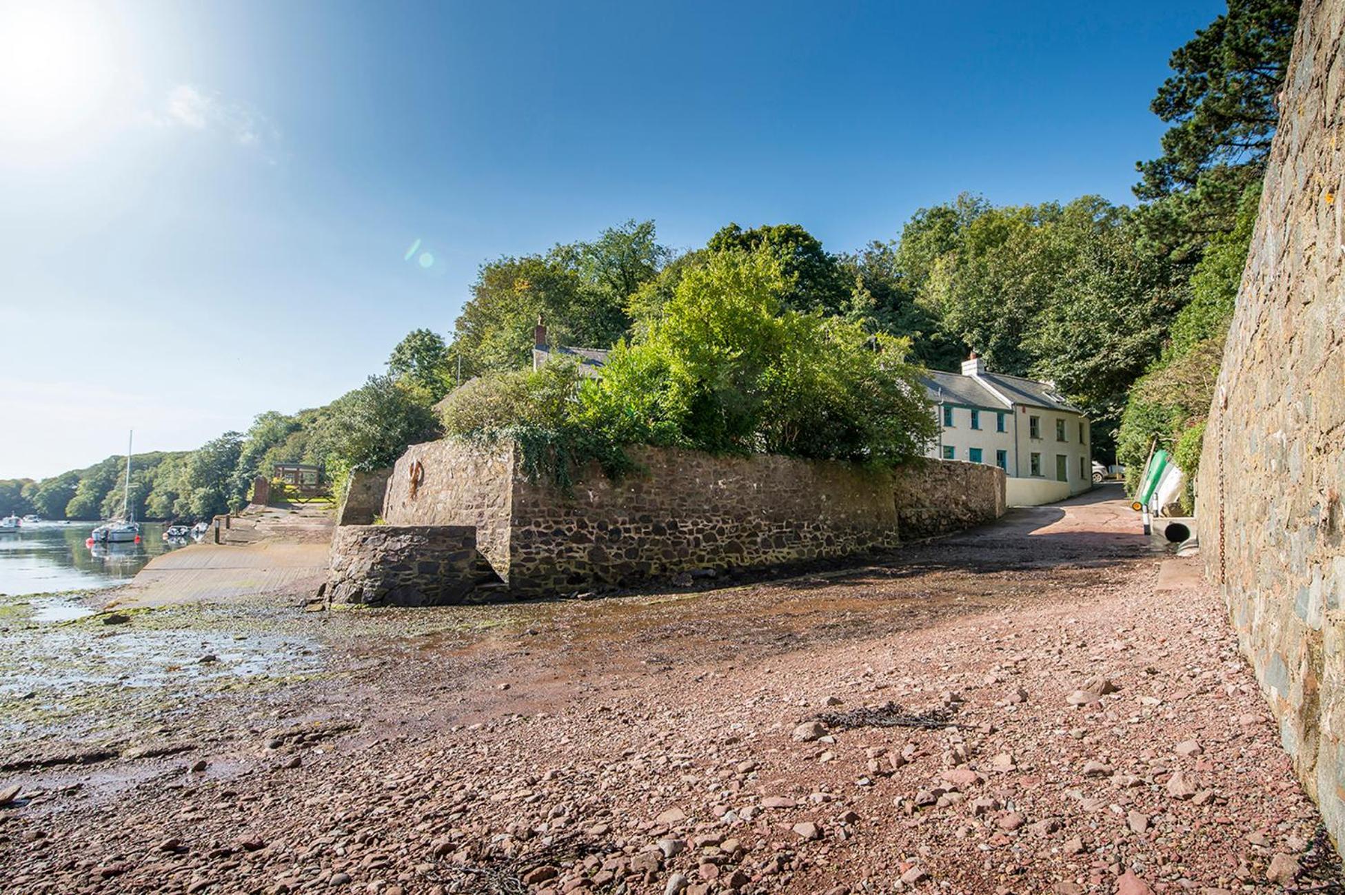 Sloop Inn Cottage Хавърфордуест Екстериор снимка